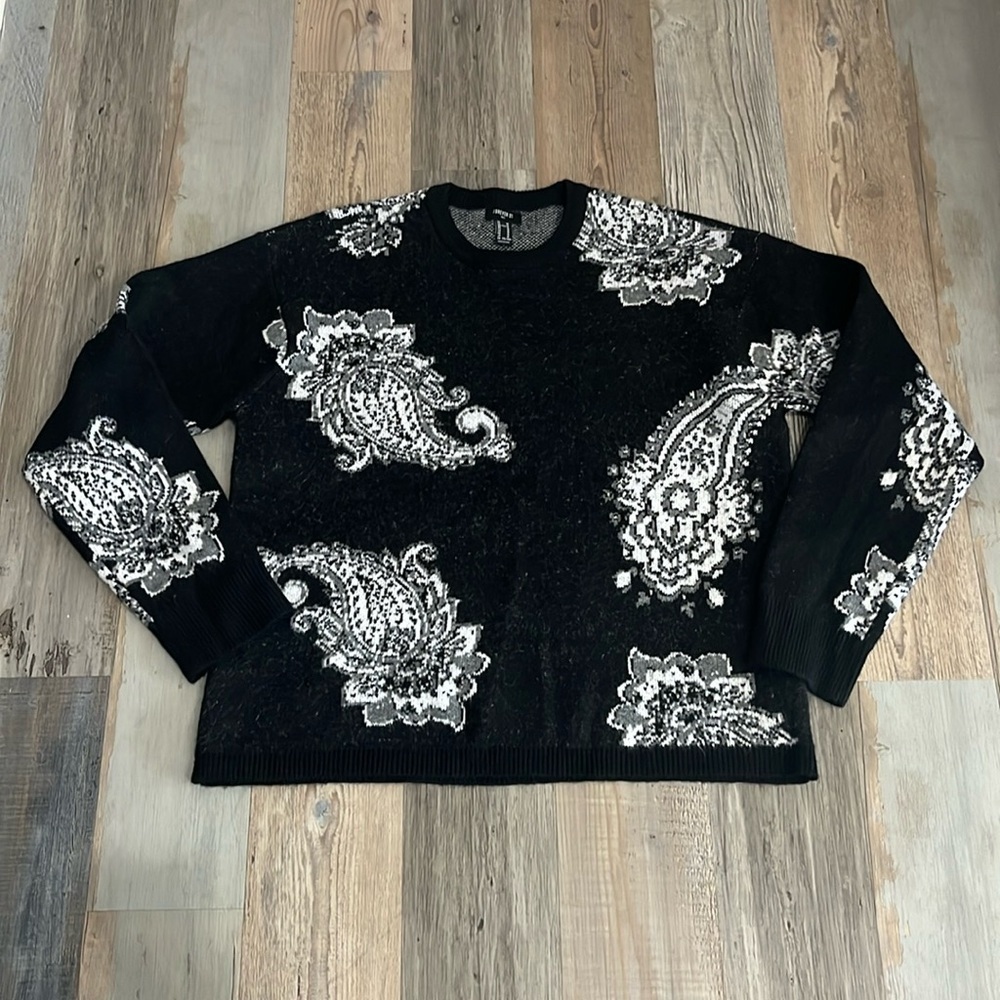 Forever 21 Men’s Black and White Sweater Paisley Print Size Medium Long Sleeve